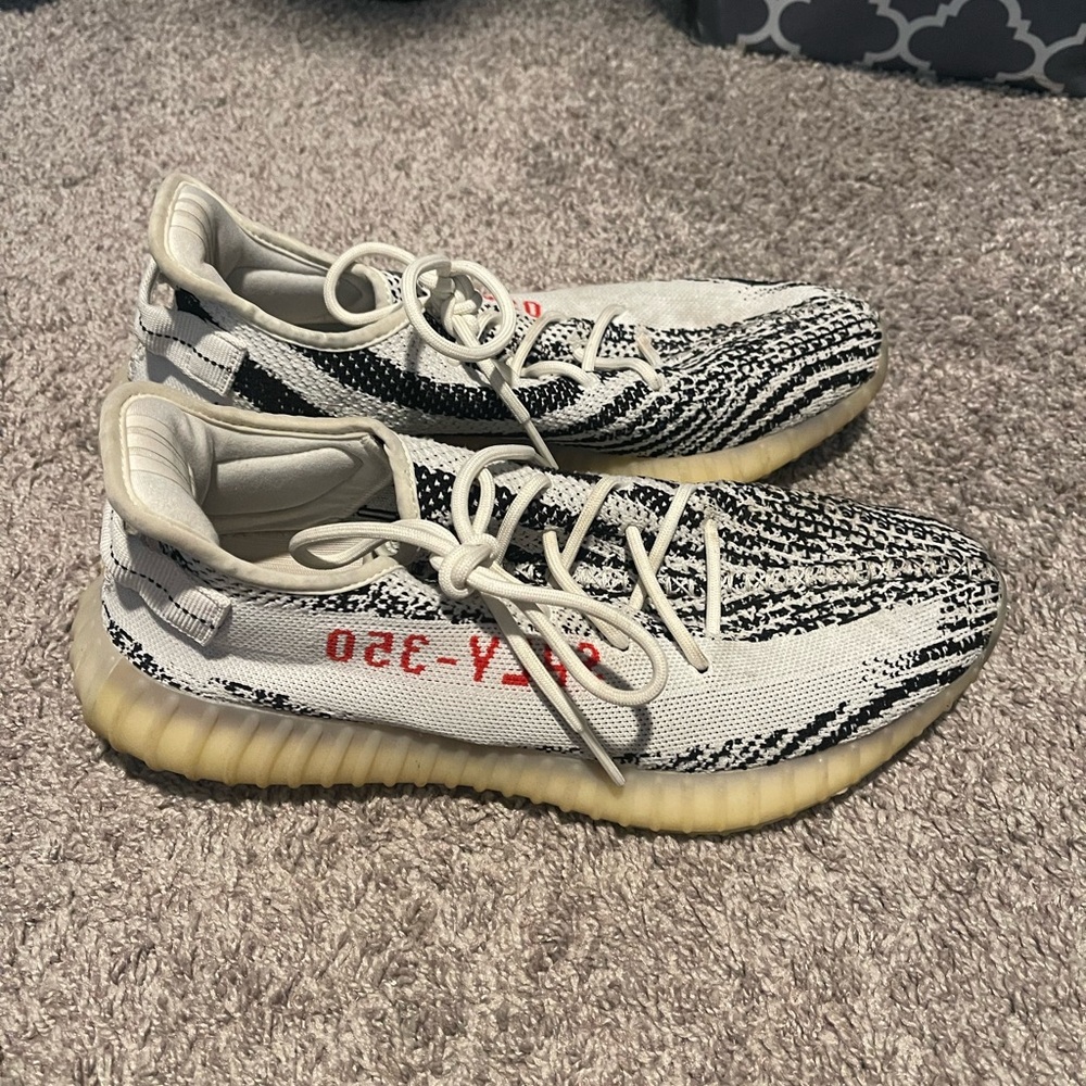 Yeezy 350 Zebra
Used
Size 12 rep box
Authentic